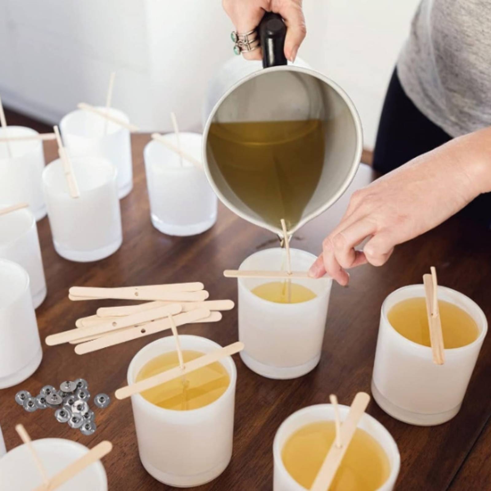 Wick Holder with Adhesive Dots - огляд і ціна Candle Making Homewood